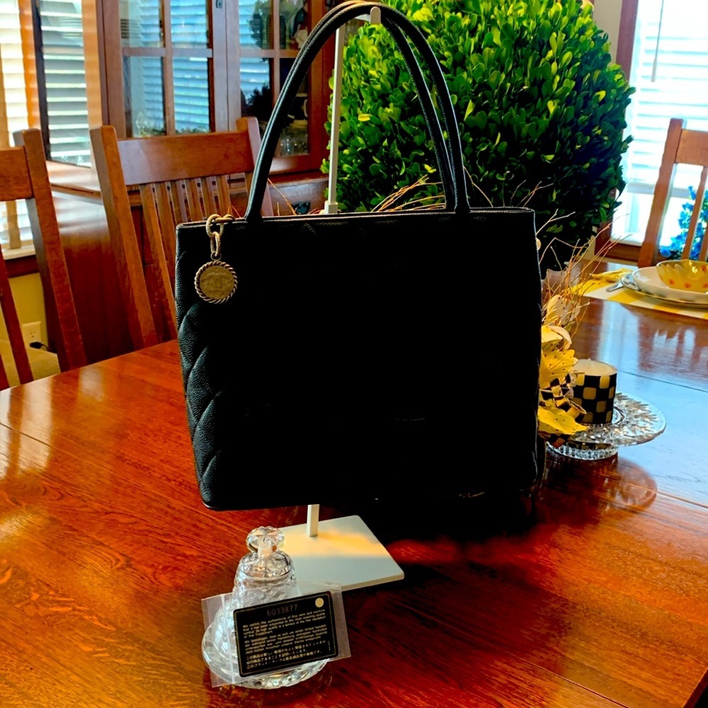 CHANEL Cavair medallion tote Excellent Condition